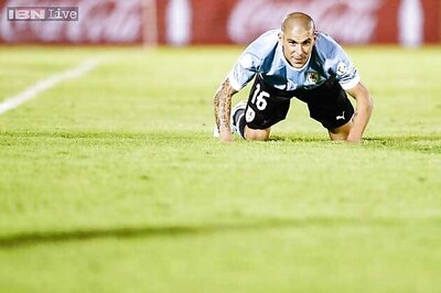 Uruguay thrash Jordan 5-0 to close in on World Cup place