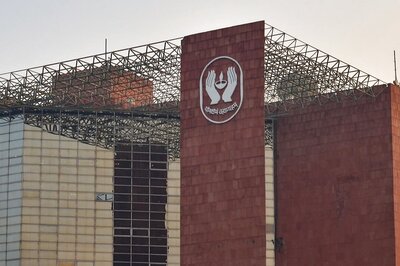 LIC Shares Rally 9% To Mark Best Intra-Day Gain Since Listing; What Should Investors Do?