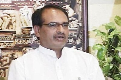 MP Congress accuses Shivraj of giving false promises, terms him as 'ghoshna veer'
