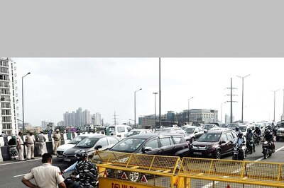 Protesting Farmers Detained at Ghazipur Border, Traffic Movement Hit at Delhi Borders | Updates