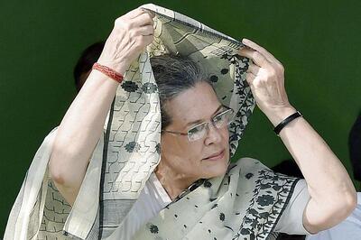 Sonia to Hold Roadshow in Modi's Varanasi