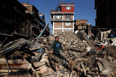 Nepal asks foreign rescue teams to leave; earthquake toll climbs to 7,365