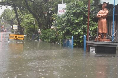 Indian Railways Update: Trains Diverted, Short Terminated and Cancelled Due to Heavy Rainfall in Kolkata; Check Full List