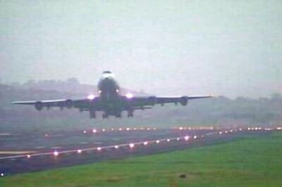 Man tries to open jet door at 30,000 feet, mistakes it for loo!