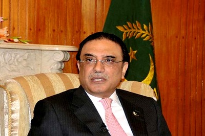Pakistan Puts Former PM Asif Ali Zardari and His Sister on Exit Control List