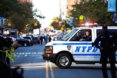 New York Police Break up Massive Crowd at Rabbi's Funeral that Defied Virus Shutdown