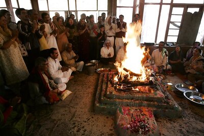 Bringing back the Dead: How does Govt Plan to Resettle Kashmiri Pandits?