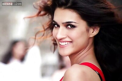 'I'm more comfortable being in front of the camera than walking the ramp', says 'Heropanti' actress Kriti Sanon