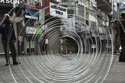 Pak Militant Belonging to LeT Arrested in Baramulla, Paraded Before Media