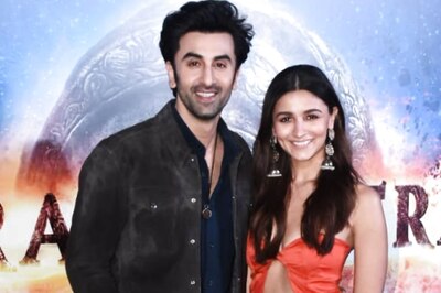 At Brahmastra Fan Event, Ranbir Kapoor Asks Alia Bhatt 'Humari Shaadi Kab Hogi'; Her Reaction