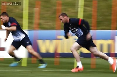 Wayne Rooney included in England squad for qualifiers