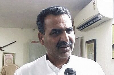 Union Minister Balyan Goes Into Self-quarantine after Meeting Coronavirus-infected UP Minister