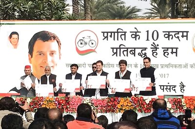 In Midst of Polling, Akhilesh Yadav and Rahul Gandhi Announce 'Top Priorities'