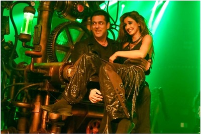 Disha Patani Says Salman Khan Dances Like No One's Watching Him
