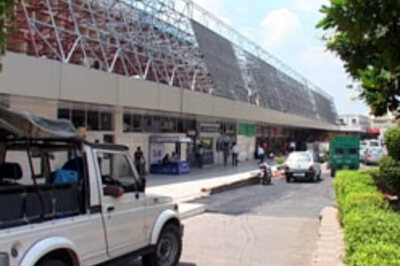 Rabid dog enters New Delhi airport