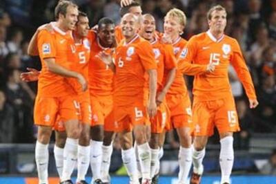 Scotland dreams left in tatters by efficient Oranje