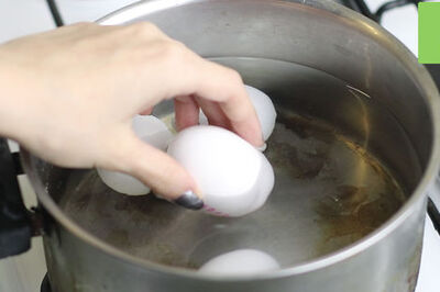 How to Decorate Easter Eggs