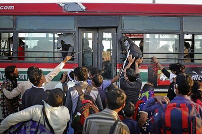 Buses Stopped from Crossing Gujarat Border, UP-bound Migrant Workers Pelt Stones at Police
