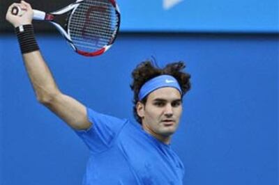 US Open: Federer recovers after sloppy start