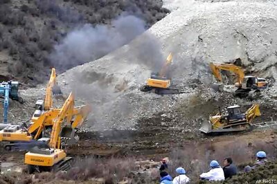Tibet: No survivor yet found after landslide