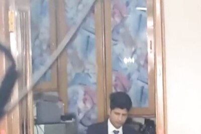 WATCH | Income Tax Officials Conduct Raids At Jaipur's Ganpati Plaza, Recover Huge Amount of Cash, Gold