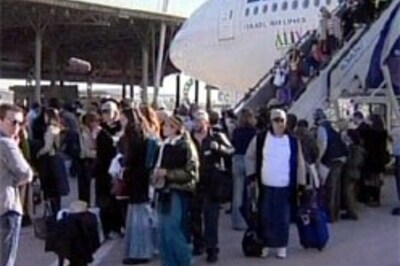 FBI detains five men on US airliner