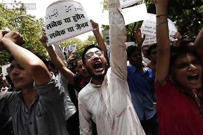 Thousands of Indian Muslims sign up to defend Iraq's shrines