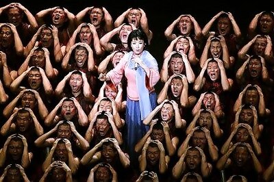 China's first lady serenaded Tiananmen troops