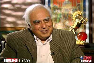 Sibal meets Mamata, evades question on president poll