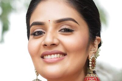 Telugu Actress Sreemukhi Looks Ethereal in a Purple Saree