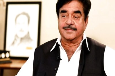 Nitish Now in Front Row of Oppn Camp Along With Mamata Banerjee to Take on BJP: Shatrughan Sinha