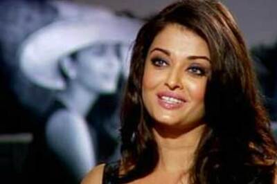 Aishwarya does not have swine flu: Big B