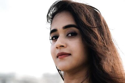 Actress Deepthi Sunaina’s Green Silk Saree Is Perfect For A Breezy Monsoon Outing