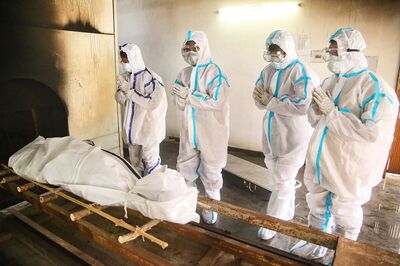 Hours After Performing Last Rites of Mothers, Gujarat Doctors Respond to Call of Duty Amid Covid Surge