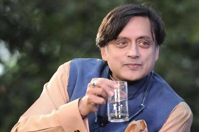 Defensive Strokes, No Balls: Shashi Tharoor Uses Cricket Analogy to Criticise Union Budget
