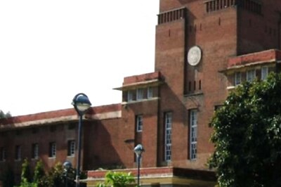 DU Resumes Offline Examination for 2nd, 3rd-year Undergraduate Students