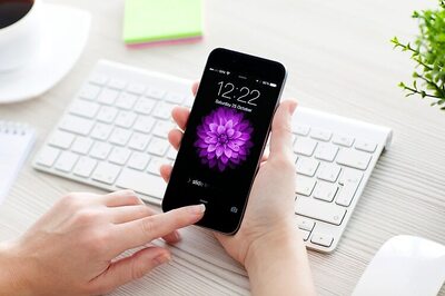 LG Display, Samsung Display to supply OLED screens for future Apple iPhones: Report