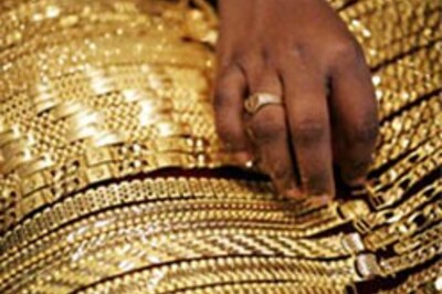 Gold investors book profit after Fed-driven spurt