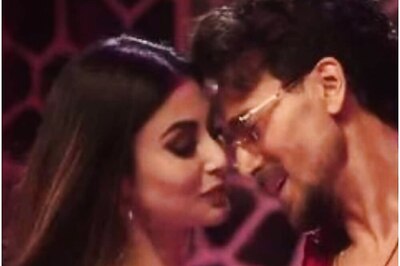 Tiger Shroff Drops Sensuous Teaser of ‘Poori Gal Baat’ Featuring Mouni Roy; Disha Patani Says ‘Can’t Wait’