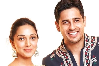 Sidharth Malhotra, Kiara Advani Share a Hug, Have a Cosy Conversation at an Event, Watch Video