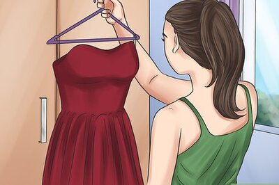 How to Accessorize a Strapless Dress