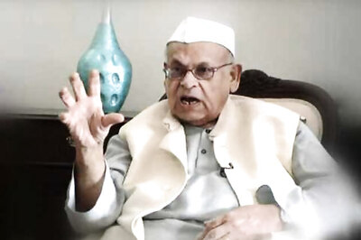 Youth must fight to maintain country's unity and integrity: Aziz Qureshi