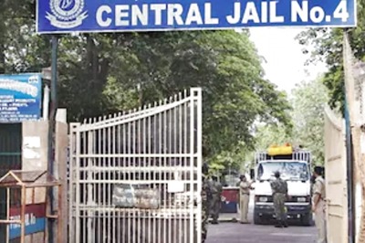 Delhi: Doctor Held for Trying to Smuggle Marijuana to Tihar Jail