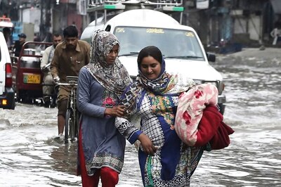 Heavy Winter Rains in Pakistan Kill at Least 37 People, Collapse Buildings and Trigger Landslides