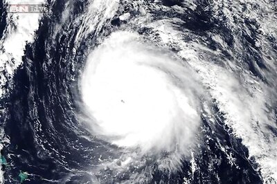 Hurricane Gonzalo weakens after passing Bermuda