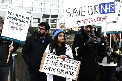 Doctors in England go on strike for first time in 40 years