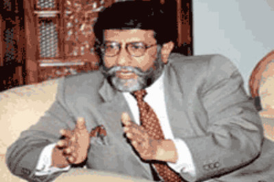 Pak Senator sends Merc bill to nation