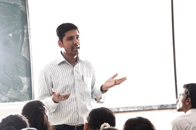 12 Delhi Colleges in Dire Straits, Can't Even Pay Teachers