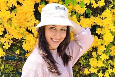 Marathi Actor Aayushi Bhave Does Chhaiyaan Chhaiyaan With Her 'Priyatner'