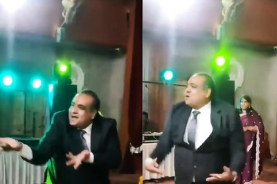 Man Dances to 'Khaike Pan Banaraswala' at Wedding, Sets Dance Floor on Fire With Killer Moves